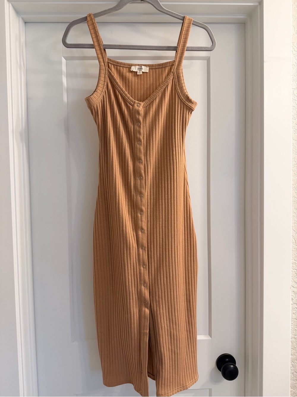 entro Ribbed Button-Front Midi Dress